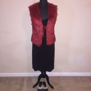 Vintage look. Suede and faux fur reversible vest.